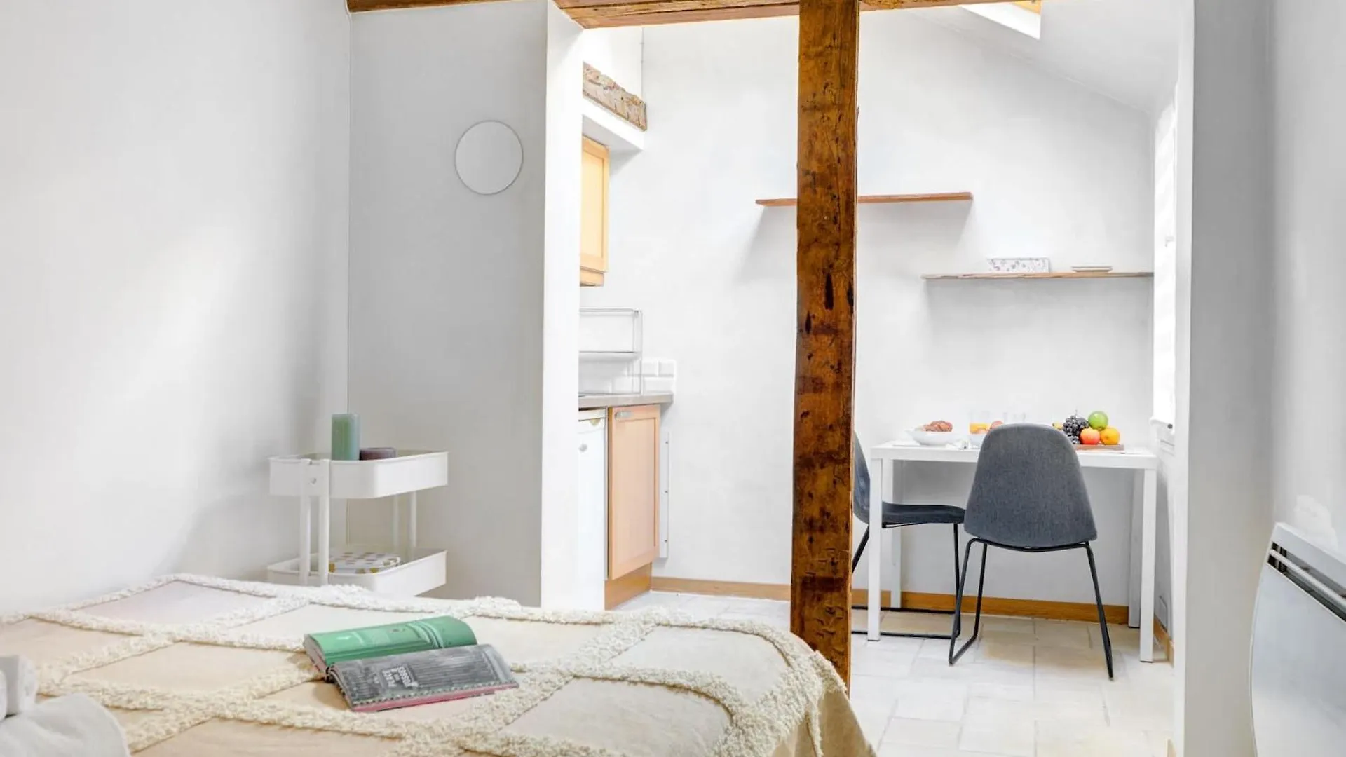 Ile Saint-Louis & Notre Dame - Cityapartmentstay Paris 0*,  France