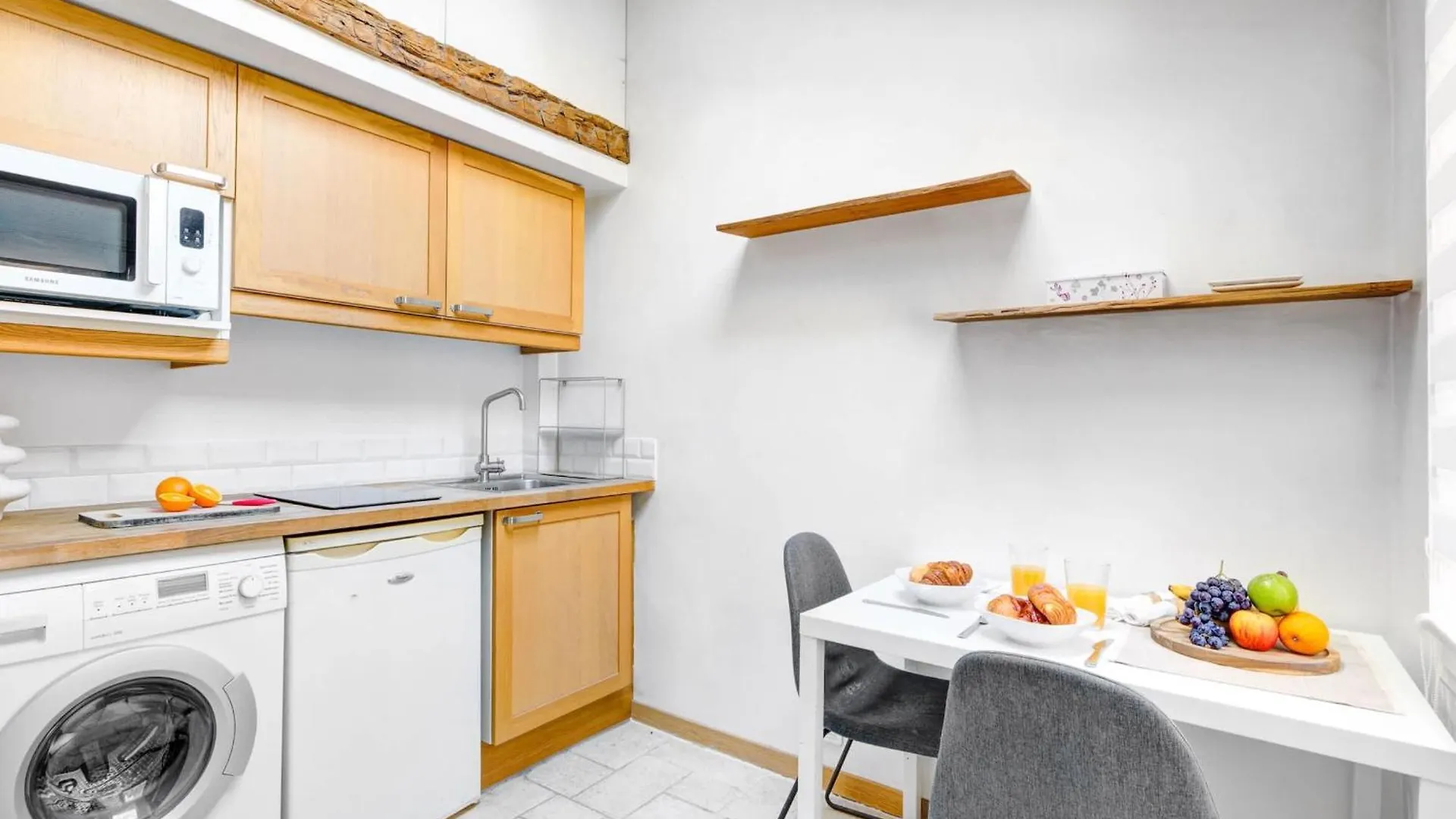 Ile Saint-Louis & Notre Dame - Cityapartmentstay Paris